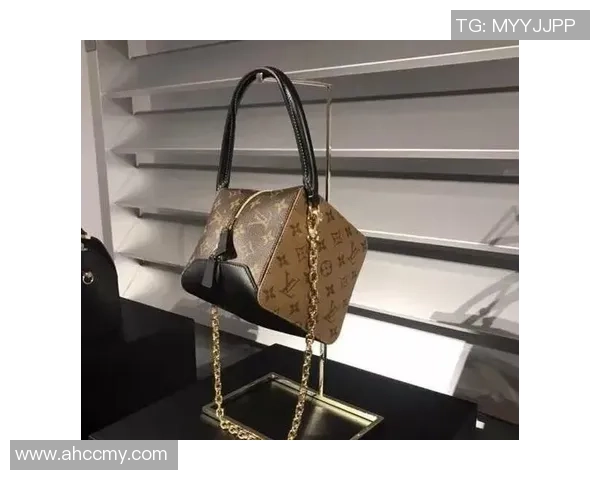 足球明星时尚穿搭指南助你打造运动与潮流兼具的完美造型